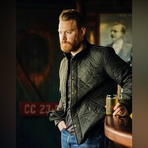 Barbour Men's Powell Quilted Jacket leather-look trim piping- size medium